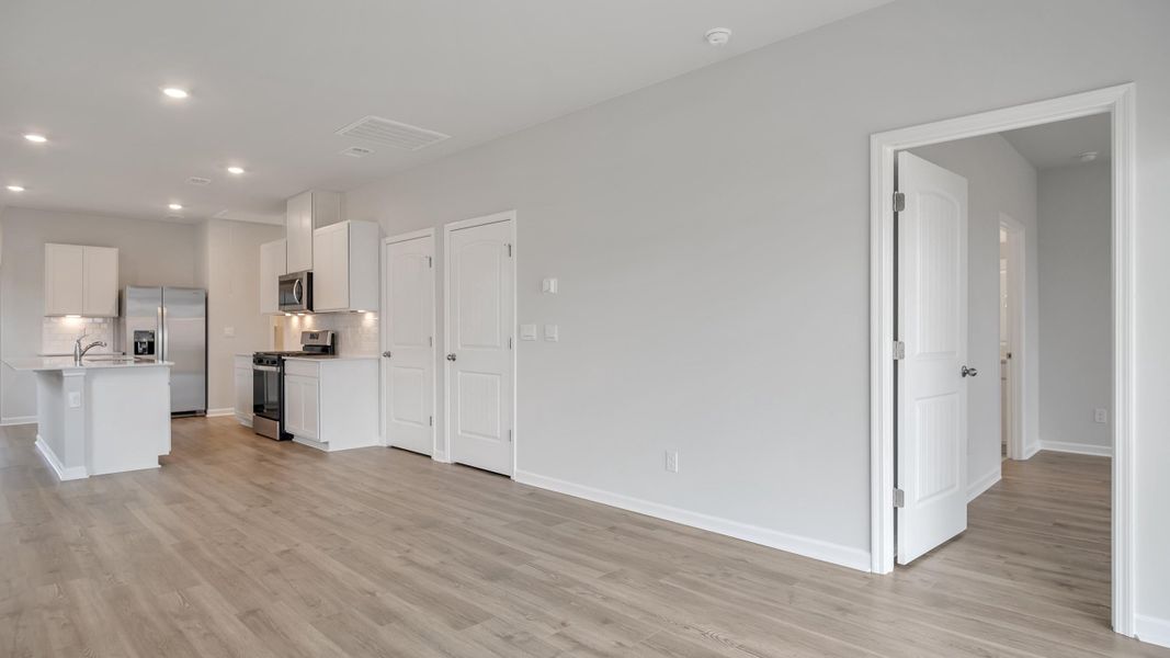 Spacious, unfurnished interior of a new home in River Landing, Murfreesboro (Image 20).