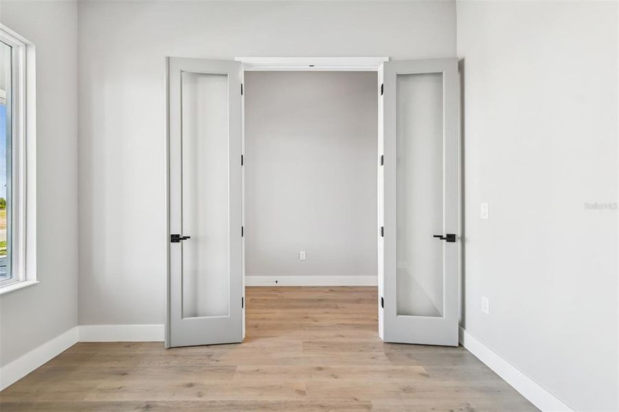 Spacious, unfurnished interior of a new home in Palmera Wellen Park - Classic Series, Venice (Image 23). Spacious, unfurnished interior of a new home in Palmera Wellen Park - Classic Series, Venice (Image 23).