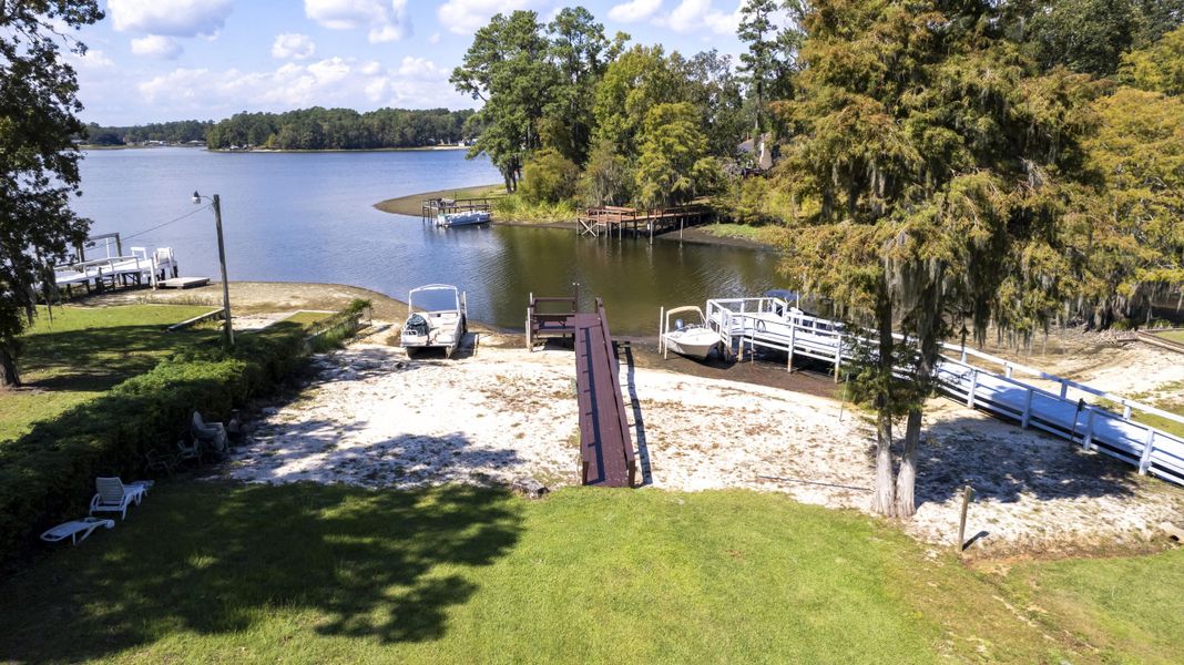 Image 43 of a home in .