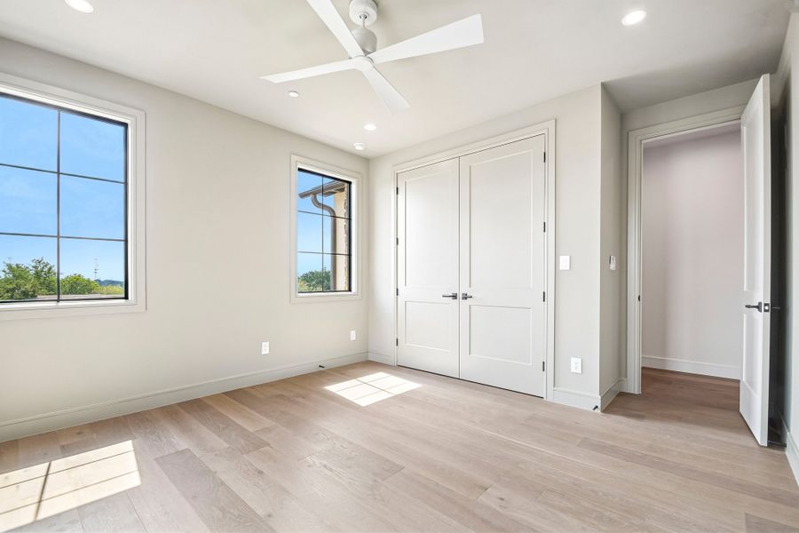Spacious, unfurnished interior of a new home in The Overlook at Westlake, Austin (Image 37).
