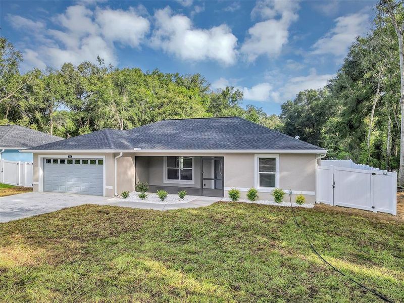 Exterior details and patio area of a home in , Belleview (Image 20).