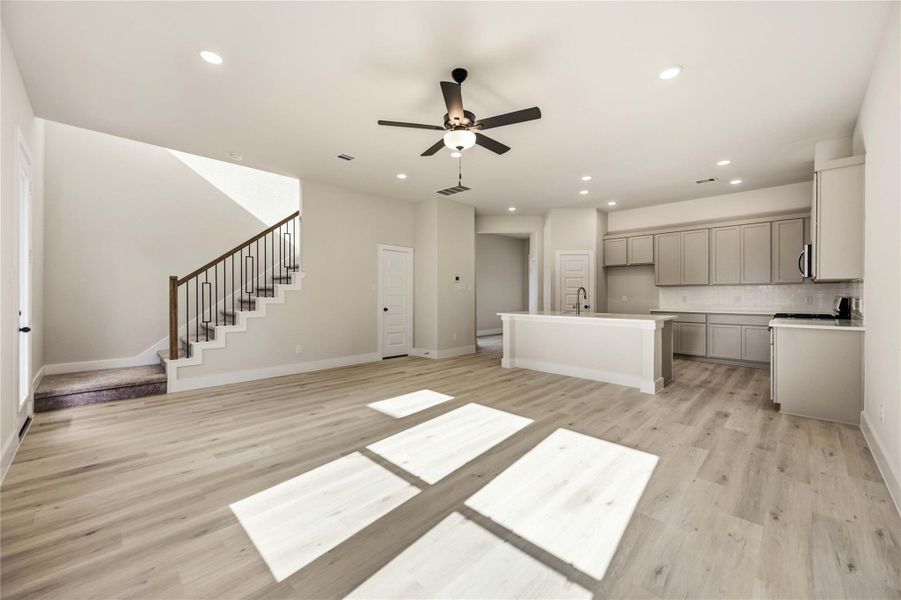 Spacious, unfurnished interior of a new home in Alicante, Houston (Image 14).