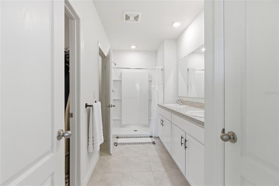 Furnished interior view inside a new home in Pelham Park, Deland (Image 15).