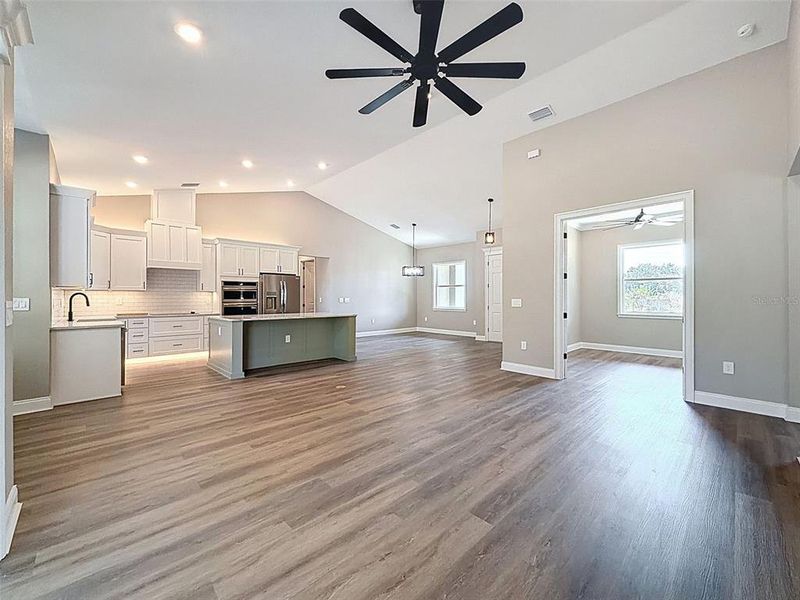 Spacious, unfurnished interior of a new home in , Lakeland (Image 25).