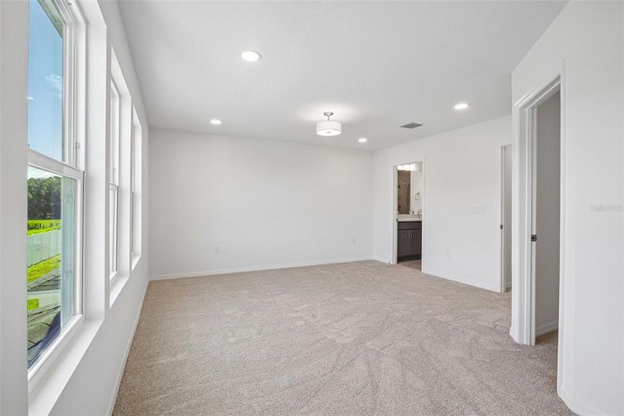 Spacious, unfurnished interior of a new home in Twin Oaks, Zephyrhills (Image 26).