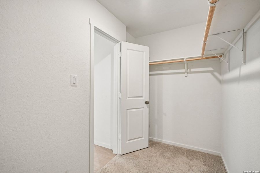 Spacious, unfurnished interior of a new home in , Marion (Image 16).