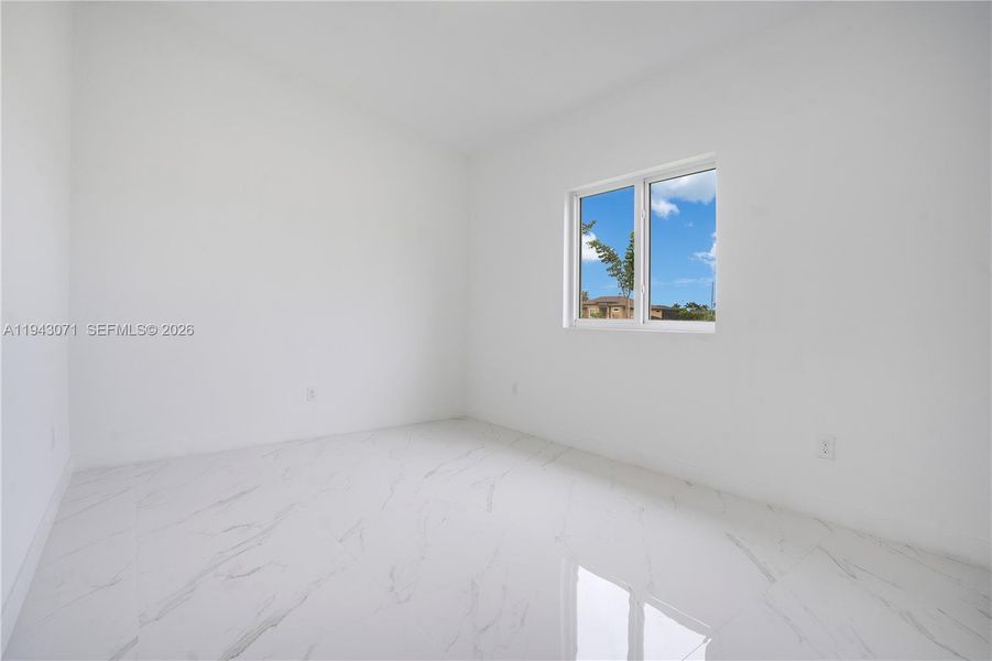 Spacious, unfurnished interior of a new home in , Cape Coral (Image 36).