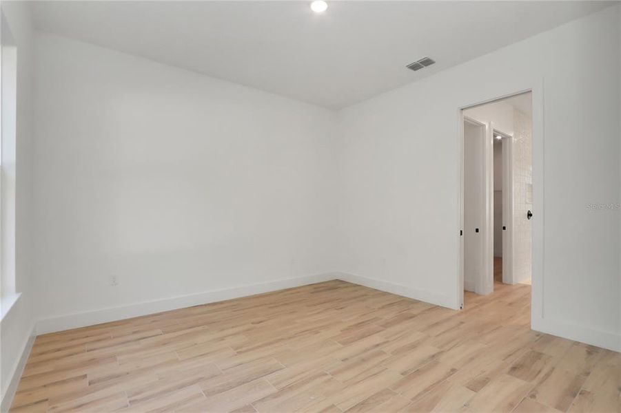 Spacious, unfurnished interior of a new home in , Ocala (Image 24).