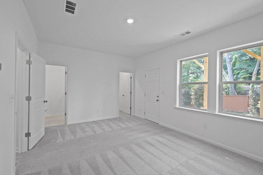 Spacious, unfurnished interior of a new home in Hampton Trace, Marietta (Image 25).