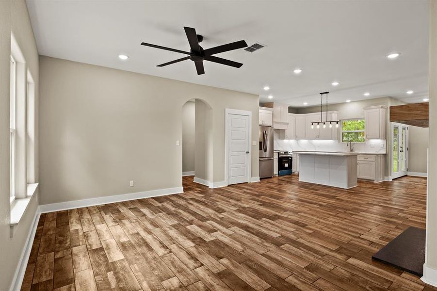 Spacious, unfurnished interior of a new home in , Pittsburg (Image 28). Spacious, unfurnished interior of a new home in , Pittsburg (Image 28).