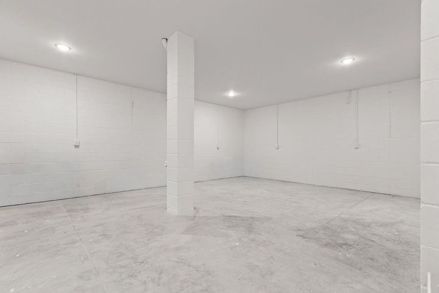 Spacious, unfurnished interior of a new home in , Seabrook Island (Image 57).