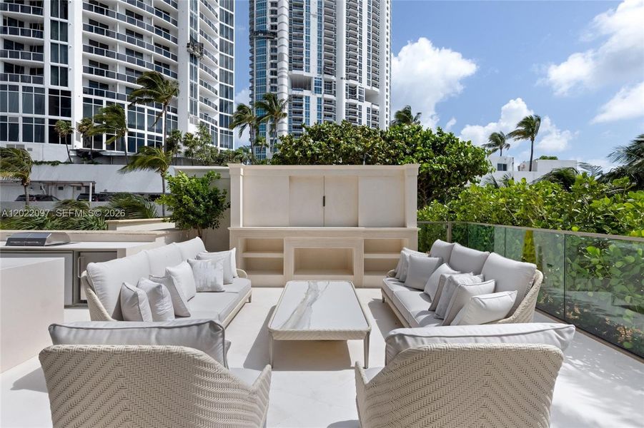 Condo located in Sunny Isles Beach, FL showcasing its design and architecture (Image 5).
