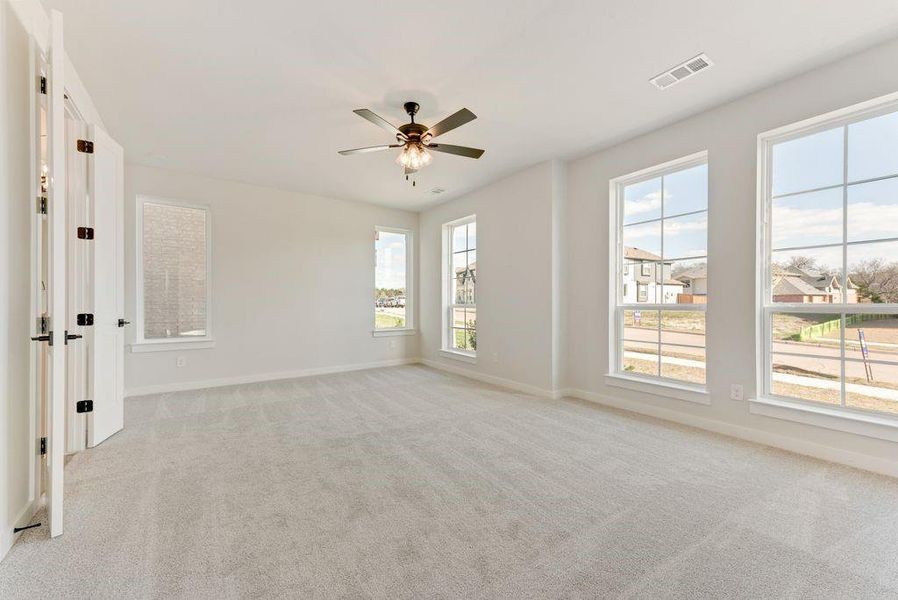 Spacious, unfurnished interior of a new home in Trails at Cottonwood Creek, Rowlett (Image 21).