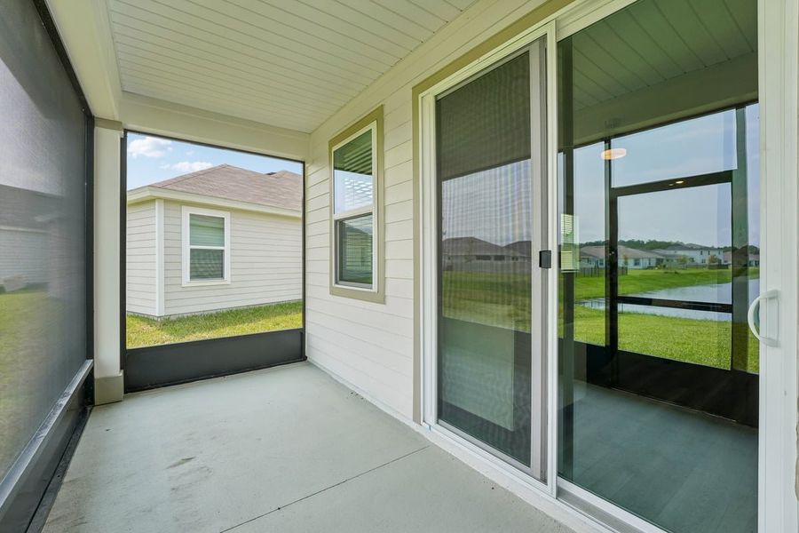 Exterior details and patio area of a home in Hawkes Meadow, Jacksonville (Image 18).