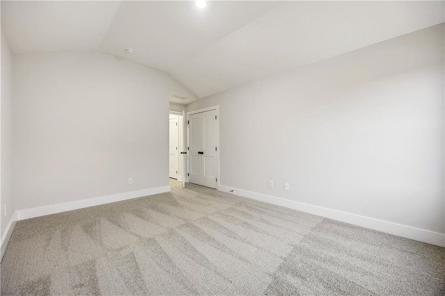 Spacious, unfurnished interior of a new home in Yellowstone Farms, Cumming (Image 21).