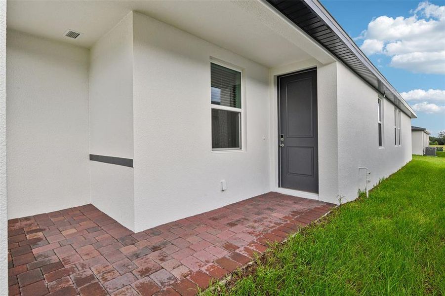 Exterior details and patio area of a home in Hamilton Bluff - Classic Series, Lake Hamilton (Image 20).