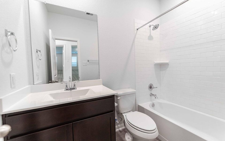 Furnished interior view inside a new home in Lago Mar, Texas City (Image 3).