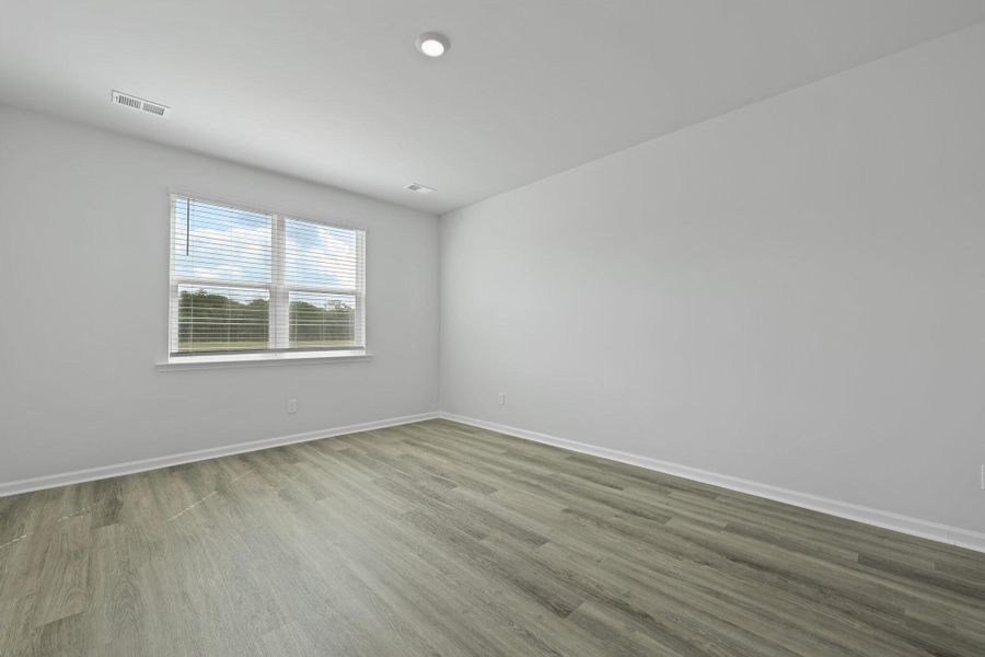 Spacious, unfurnished interior of a new home in Sheep Island, Summerville (Image 21).