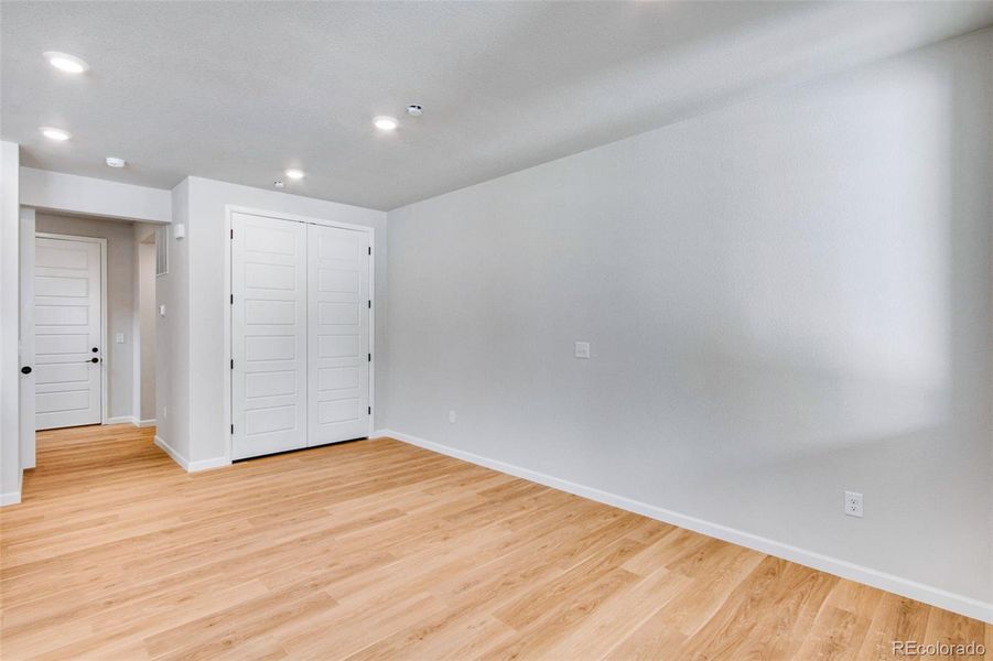 Spacious, unfurnished interior of a new home in Sugar Mill Village, Longmont (Image 10).