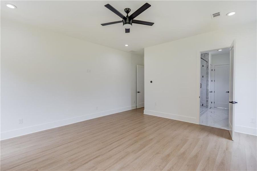 Spacious, unfurnished interior of a new home in , Auburn (Image 30).