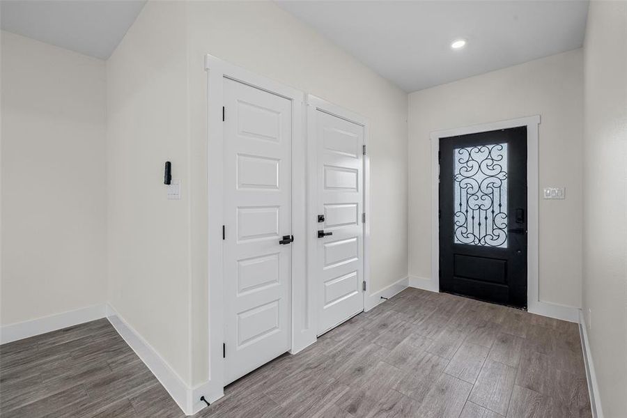 Spacious, unfurnished interior of a new home in , Granbury (Image 16).