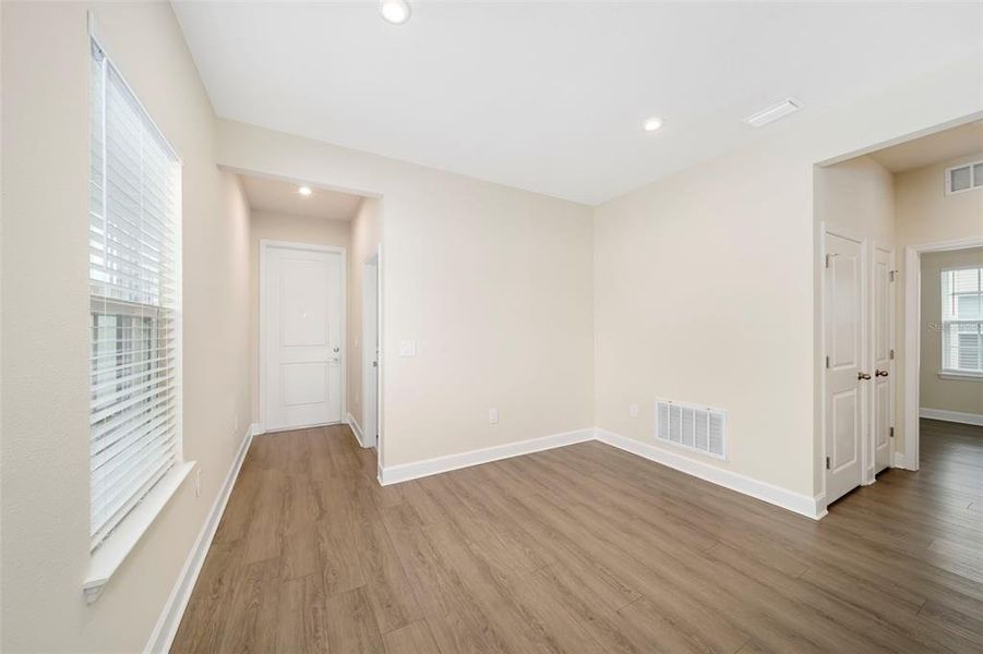 Spacious, unfurnished interior of a new home in , Bradenton (Image 14).