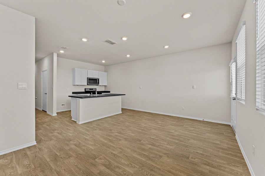 Spacious, unfurnished interior of a new home in Bollinger, Maxwell (Image 15).