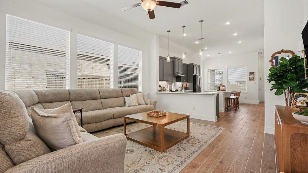 Furnished interior view inside a new home in , Mont Belvieu (Image 17).