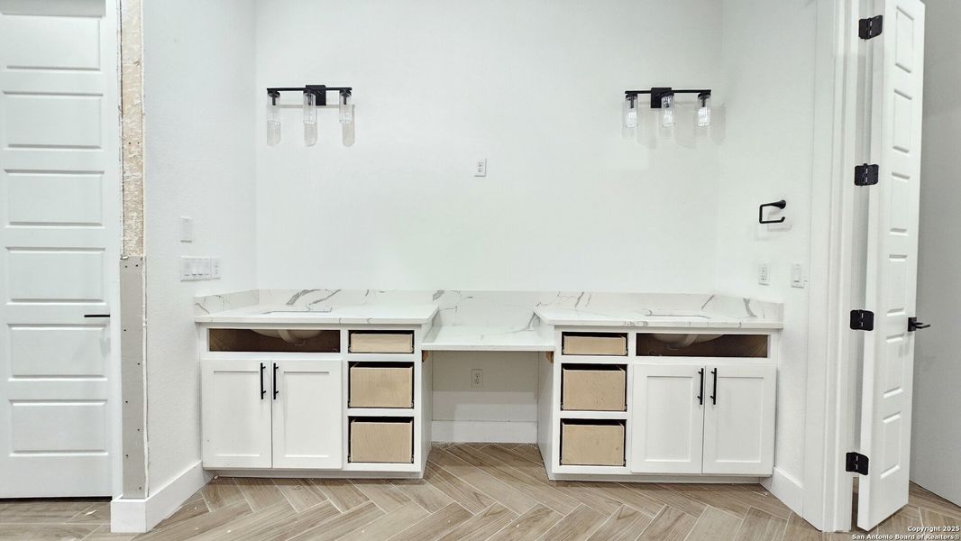 Furnished interior view inside a new home in , La Vernia (Image 5).