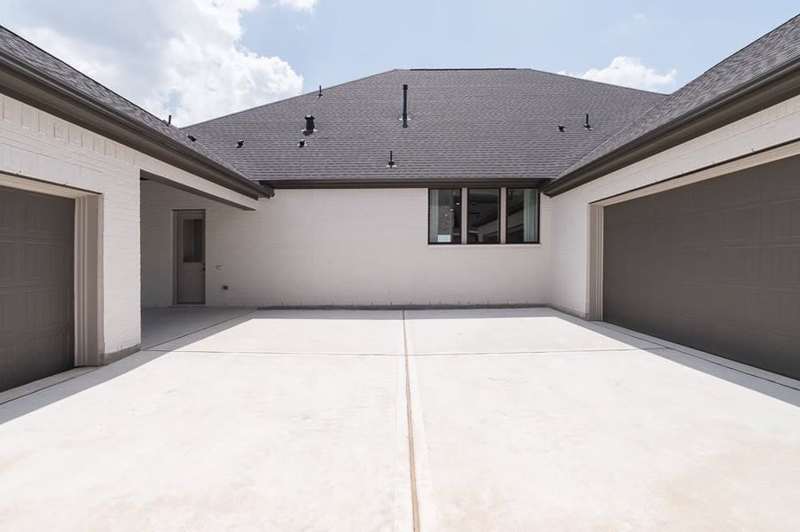 Representative exterior details of a home built from the Carignan by Tri Pointe Homes in Legacy Grove, Montgomery (Image 27).