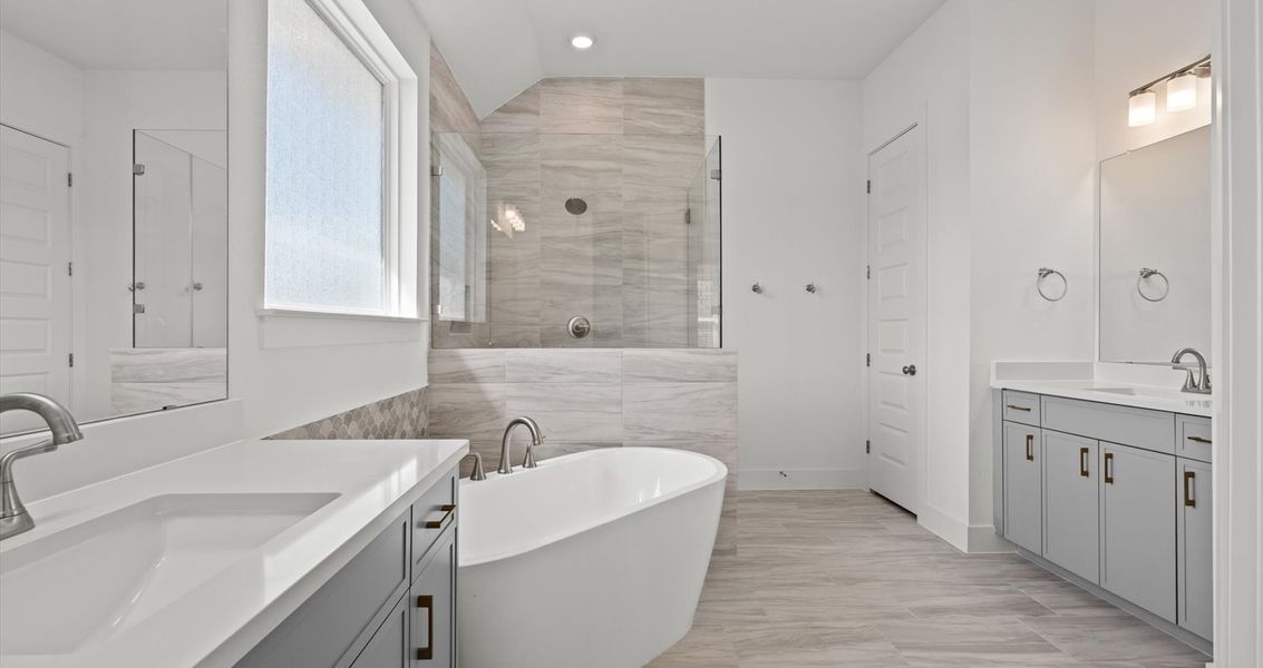 Furnished interior view inside a new home in Highland Village, Georgetown (Image 15).