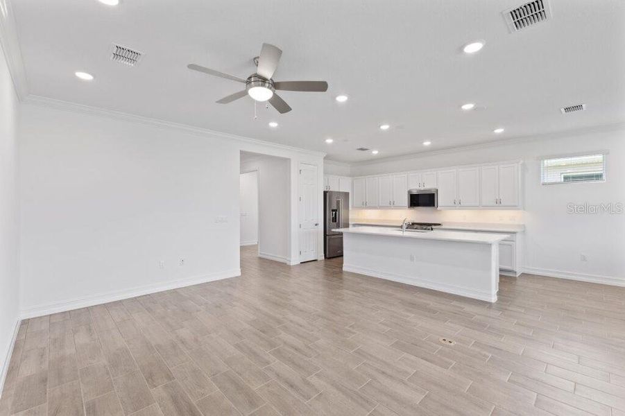 Spacious, unfurnished interior of a new home in , Ocala (Image 15).