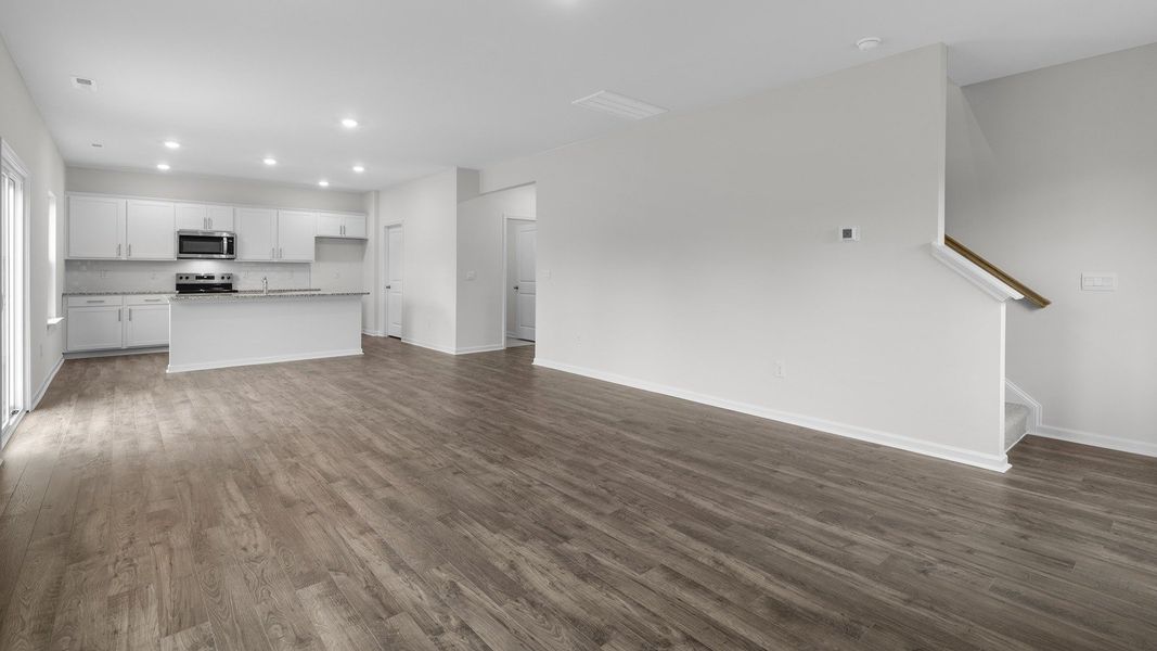 Spacious, unfurnished interior of a new home in Country Creek, Lexington (Image 24).