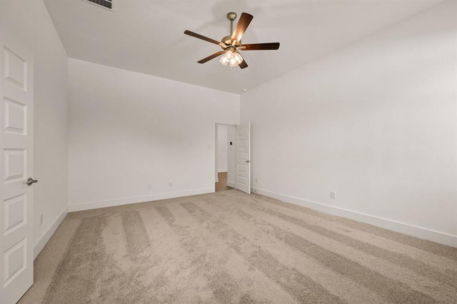 Spacious, unfurnished interior of a new home in Saddleback Estates, Boyd (Image 14).