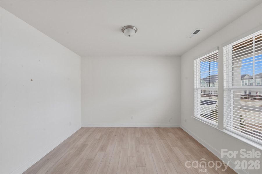 Spacious, unfurnished interior of a new home in Lakeside Glen, York (Image 27).