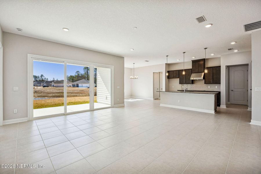Spacious, unfurnished interior of a new home in Sandy Ridge, Yulee (Image 13).