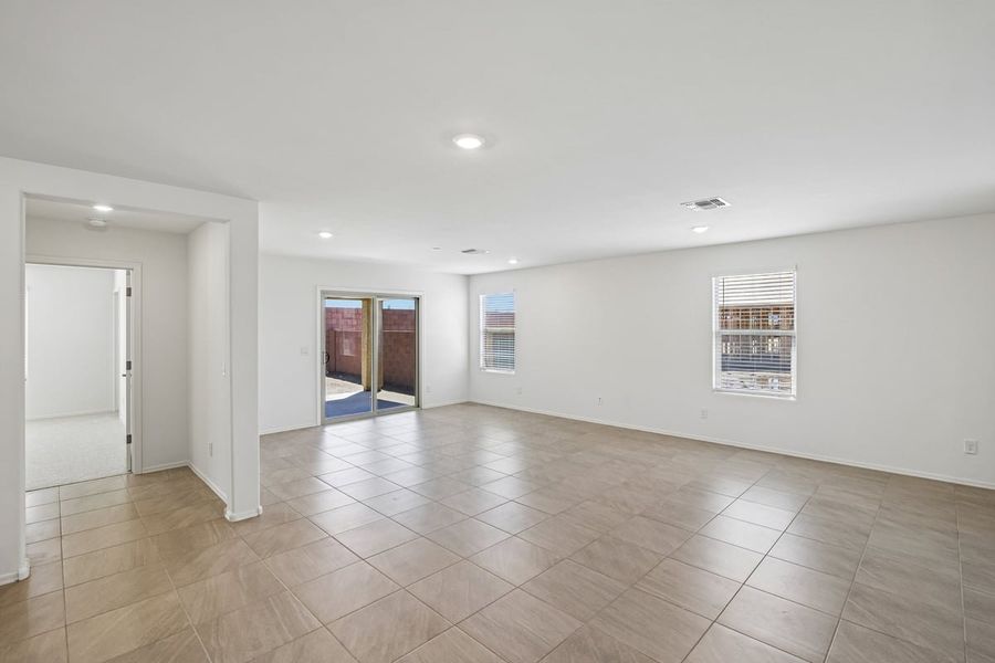 Spacious, unfurnished interior of a new home in Mandarina Reserve, Marana (Image 12).
