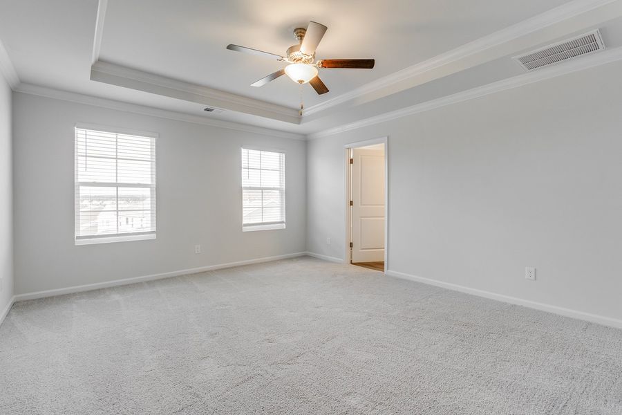 Spacious, unfurnished interior of a new home in Bluefield, Lexington (Image 18).