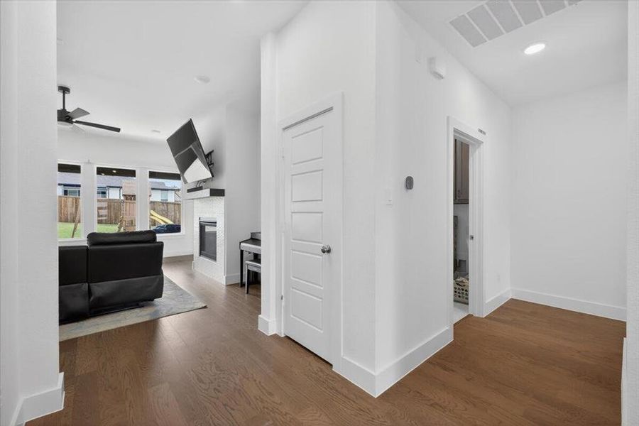 Spacious, unfurnished interior of a new home in Talon Hills, Fort Worth (Image 21).