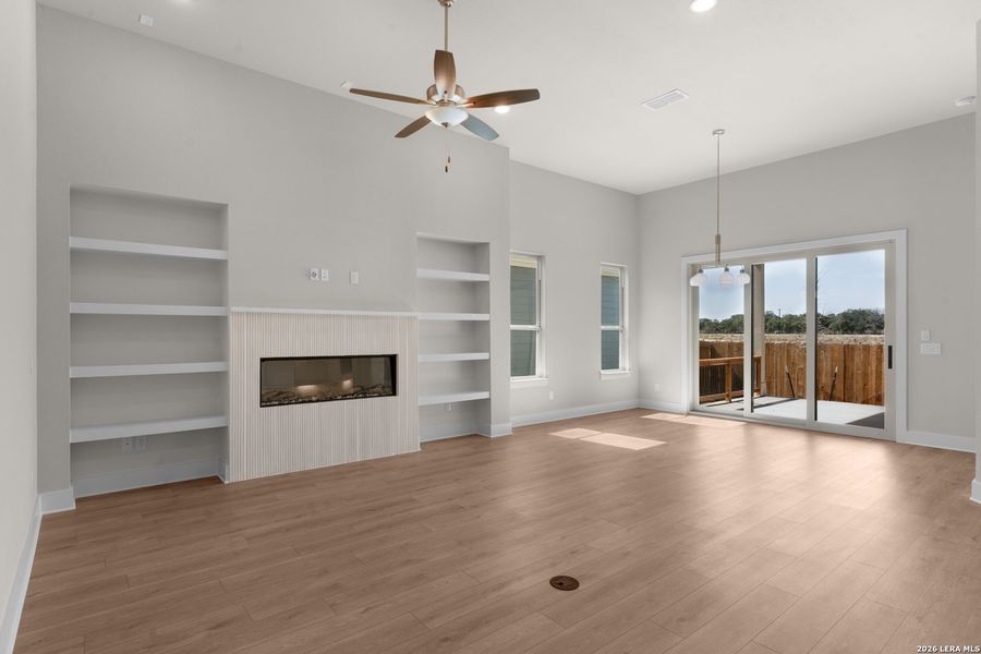 Spacious, unfurnished interior of a new home in Davis Ranch, San Antonio (Image 16).