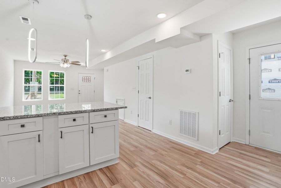 516 Singletary St SE-24
