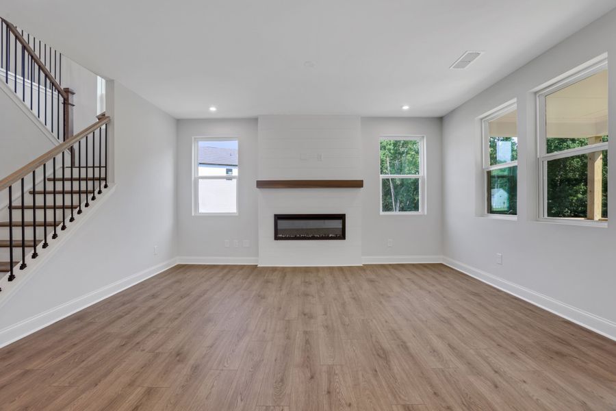 Spacious, unfurnished interior of a new home in Cambridge at Steels Bridge, Canton (Image 19).