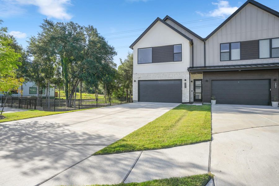 This unit comes with a two car garage and spacious driveway, along with HOA maintained landscaping. This unit comes with a two car garage and spacious driveway, along with HOA maintained landscaping.