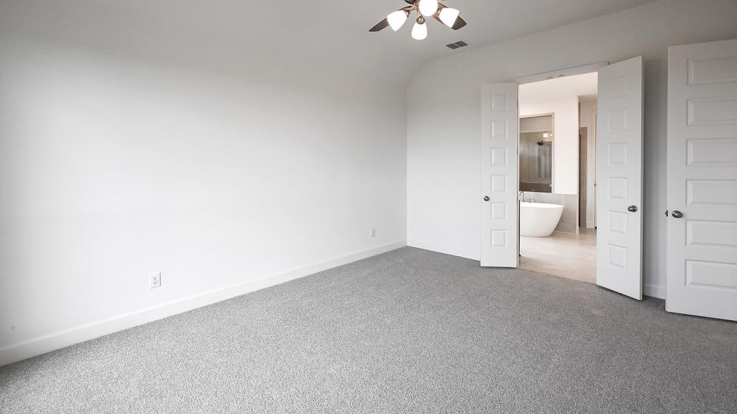 Spacious, unfurnished interior of a new home in Crosswinds, Kyle (Image 19).