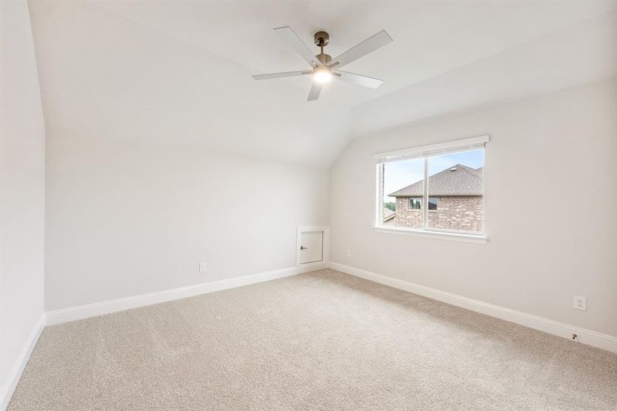 Spacious, unfurnished interior of a new home in Terracina, Rockwall (Image 35).