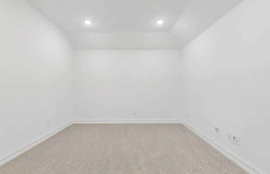 Spacious, unfurnished interior of a new home in Creekview Meadows, Pilot Point (Image 19).