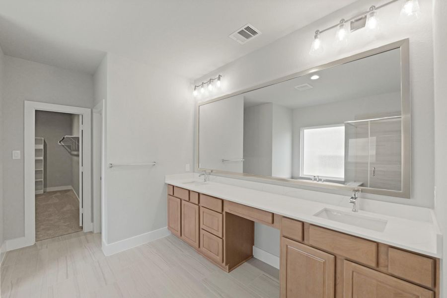 Furnished interior view inside a new home in Briarwood Crossing, Rosenberg (Image 10).