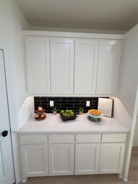 Furnished interior view inside a new home in , Waxahachie (Image 5).