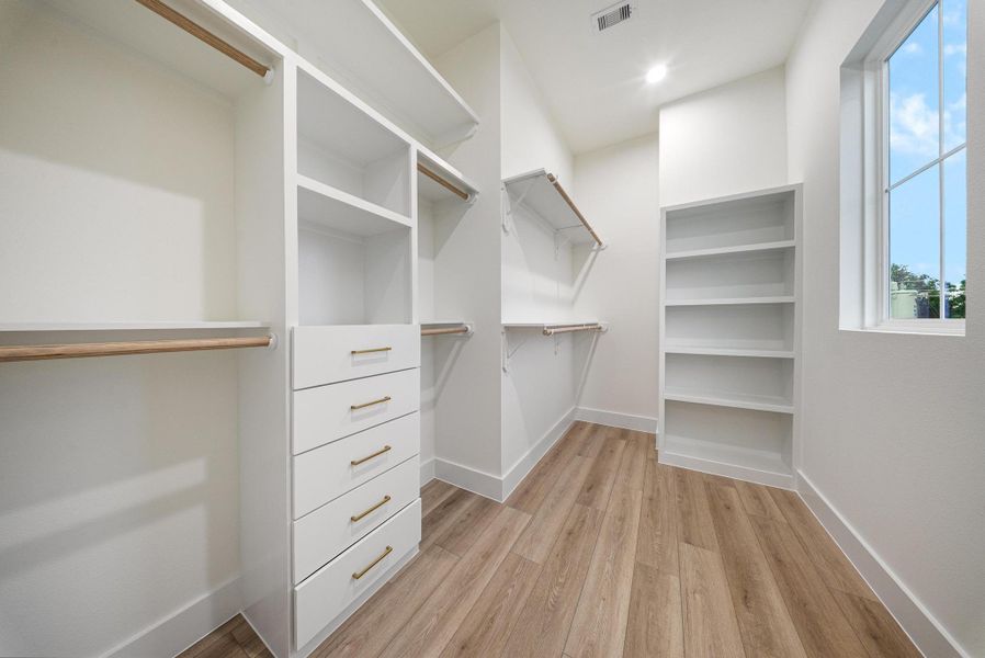 Spacious, unfurnished interior of a new home in , Houston (Image 24).