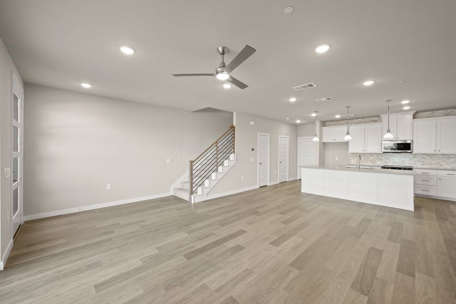 Spacious, unfurnished interior of a new home in Wildridge, Oak Point (Image 17).